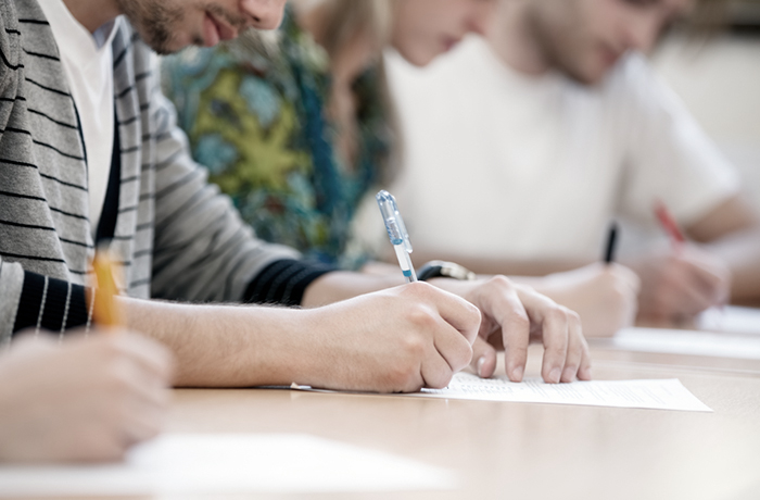പരീക്ഷ നീട്ടിവെക്കണമെന്ന ആവശ്യവുമായി പ്ലസ് ടു സയന്‍സ് വിദ്യാര്‍ഥികള്‍