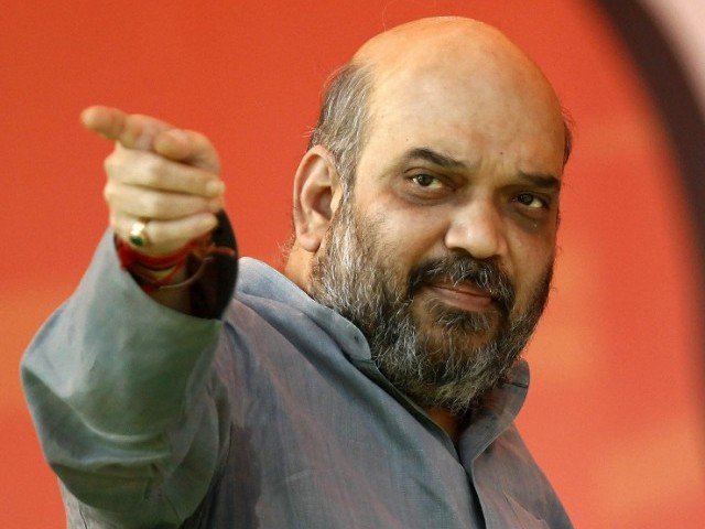 അമിത്ഷായ്ക്കുനേരെ കരിങ്കൊടി കാണിച്ച പെണ്‍കുട്ടികളെ പോലീസ് ക്രൂരമായി മര്‍ദിച്ചു