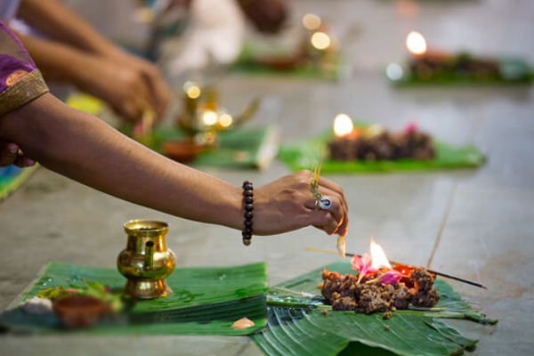 തിരുവനന്തപുരത്ത് കര്‍ക്കിടകവാവു ബലിതര്‍പ്പണച്ചടങ്ങിന് എത്തിയത് ആയിരങ്ങള്‍