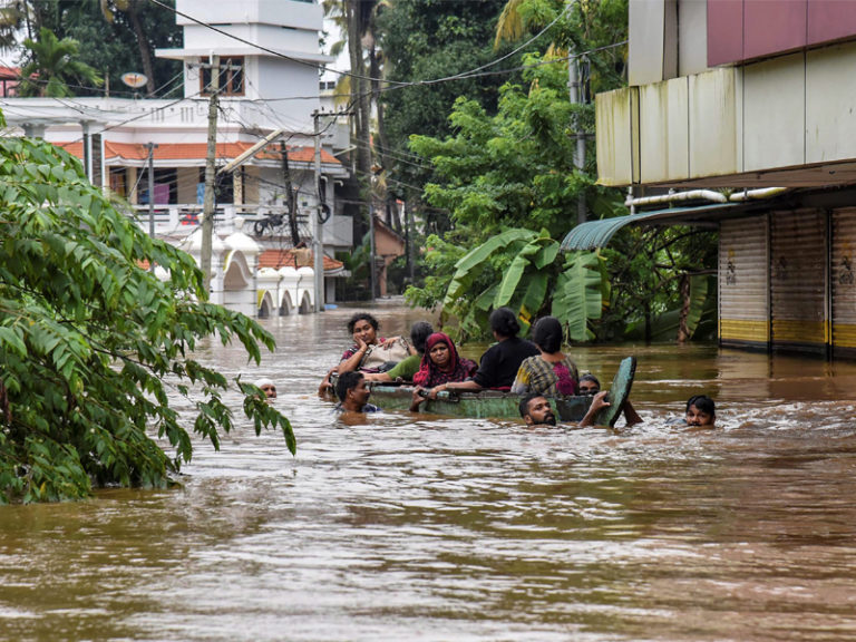 നേരിയ ആശ്വാസത്തില്‍ ചാലക്കുടി: ജലനിരപ്പ് കുറയുന്നു