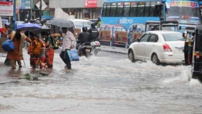 കോഴിക്കോട് മഴ കുറഞ്ഞു: സ്ഥിതി നിയന്ത്രണ വിധേയമെന്ന് മന്ത്രി ടിപി രാമകൃഷ്ണന്‍