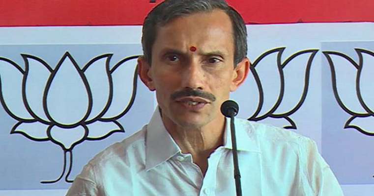 ഹെലികോപ്ടര്‍ വാടകയ്ക്ക് എടുക്കുന്നത് ബി.ജെ.പിയുടെ ഫണ്ട് ഉപയോഗിച്ച്‌, ജനങ്ങളുടെ നികുതിപണം ഉപയോഗിച്ചല്ല; സി.പി.എമ്മിന് ശക്തമായ മറുപടിയുമായി എം.ടി.രമേശ്