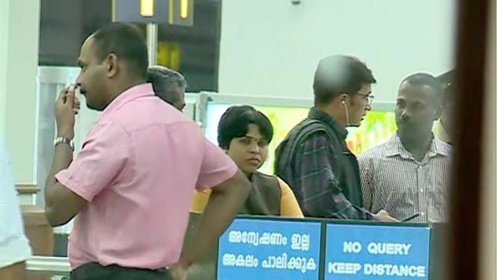 ഭക്തരുടെ പ്രതിഷേധത്തിൽ മുട്ടുമടക്കി തൃപ്തി ദേശായ് മടങ്ങുന്നു