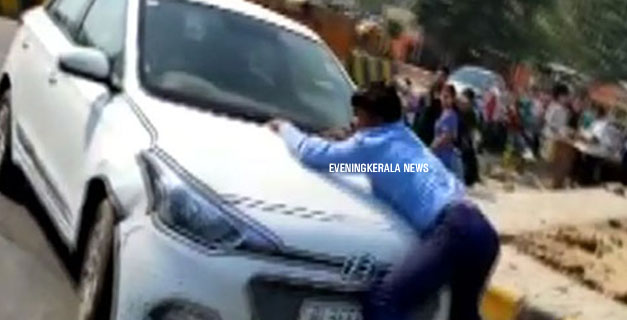 വണ്ടിയിടിച്ച് മുങ്ങാന്‍ ശ്രമിച്ച കാറുടമയെ സാഹസികമായി തടഞ്ഞ് ടാക്‌സി ഡ്രൈവര്‍: ബോണറ്റില്‍ തൂങ്ങി കിടന്നത് 2 കിലോ മീറ്റര്‍