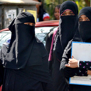 എം ഇ എസിന് കീഴിലുള്ള വിദ്യാഭ്യാസ സ്ഥാപനങ്ങളില് മുഖം മറച്ചുള്ള വസ്ത്രങ്ങള് വിലക്കിയതിനെതിരെ ഇ കെ സുന്നി വിഭാഗം രംഗത്ത് എം ഇ എസിന് കീഴിലുള്ള വിദ്യാഭ്യാസ സ്ഥാപനങ്ങളില് മുഖം മറച്ചുള്ള വസ്ത്രങ്ങള് വിലക്കിയതിനെതിരെ ഇ കെ സുന്നി വിഭാഗം രംഗത്ത്