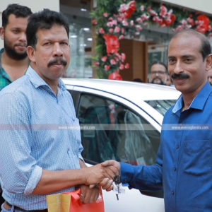 മഹാറാണി സിൽക്ക്സ് കൽപ്പറ്റ ഷോറൂമിന്റെ നറുക്കെടുപ്പിലെ വിജയികൾക്കുള്ള സമ്മാനദാനം നടത്തി മഹാറാണി സിൽക്ക്സ് കൽപ്പറ്റ ഷോറൂമിന്റെ നറുക്കെടുപ്പിലെ വിജയികൾക്കുള്ള സമ്മാനദാനം നടത്തി
