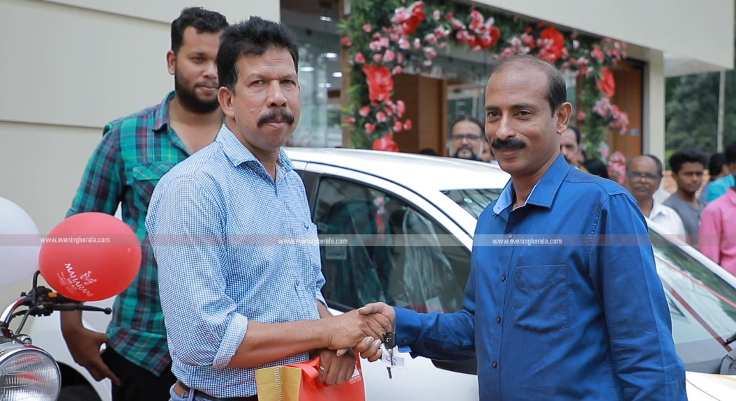 മഹാറാണി സിൽക്ക്സ് കൽപ്പറ്റ ഷോറൂമിന്റെ നറുക്കെടുപ്പിലെ വിജയികൾക്കുള്ള സമ്മാനദാനം നടത്തി
