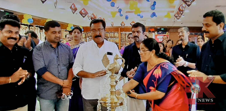 ചെമ്മണ്ണൂര്‍ ഇന്റര്‍നാഷണല്‍ ജ്വല്ലേഴ്‌സ് അങ്കമാലി ഷോറൂമില്‍ മെഗാ ഓഫര്‍; 30000 രൂപയുടെ ഗോള്‍ഡ് പര്‍ച്ചേയ്‌സ് ചെയ്യുമ്പോഴും 10000 രൂപയുടെ ഡയമണ്ട് പര്‍ച്ചേസ് ചെയ്യുമ്പോഴും ഒരു ഗോള്‍ഡ് കോയിന്‍ സൗജന്യം!