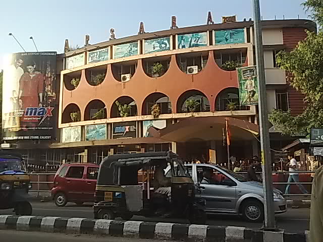 പുതിയ സിനിമകളുടെ റിലീസ്; തീരുമാനമെടുക്കാൻ ഫിലിം ചേംബർ യോഗം ഇന്ന് കൊച്ചിയിൽ