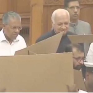 രാജ്ഭവനിലെ ക്രിസ്മസ് ആഘോഷത്തിന് മുഖ്യമന്ത്രിക്കും മറ്റു മന്ത്രിമാർക്കും ഗവർണറുടെ ക്ഷണക്കത്ത്; ഓണാഘോഷ പരിപാടികൾക്ക് ക്ഷണിക്കാത്തതിലുള്ള മധുരപ്രതികാരം?