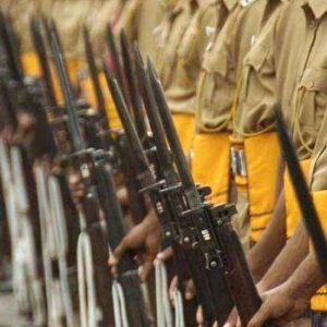 പൊലീസിലെ തോക്കുകള്‍ ക്രൈംബ്രാഞ്ച് എഡിജിപി ടോമിന്‍ തച്ചങ്കരിയുടെ നേതൃത്വത്തില്‍ തിങ്കളാഴ്ച പരിശോധിക്കും