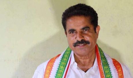 ഇപ്പോൾ ഞാൻ ഒറ്റയ്ക്ക്, അനുഭവത്തിന്റെ വെളിച്ചത്തിലാണ് പ്രതികരിച്ചത്; സതീശന് മുന്നറിയിപ്പുമായി അടൂർ പ്രകാശ്