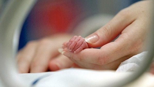 ആറ് മാസം പ്രായമുള്ള കുഞ്ഞിനെ 1.40 ലക്ഷം രൂപയ്ക്ക് കേരളത്തിലെ ദമ്പതിമാര്‍ക്ക് വിറ്റു; അമ്മയടക്കം നാലുപേര്‍ അറസ്റ്റില്‍