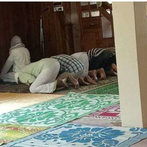 കണ്ണൂര് മുഴപ്പിലങ്ങാട് ജുമാ മസ്ജിദില് ലോക്ക്ഡൗണ് ലംഘിച്ച് നിസ്ക്കാരത്തിനെത്തിയ ഏഴ് പേര്ക്കെതിരെ കേസ് കണ്ണൂര് മുഴപ്പിലങ്ങാട് ജുമാ മസ്ജിദില് ലോക്ക്ഡൗണ് ലംഘിച്ച് നിസ്ക്കാരത്തിനെത്തിയ ഏഴ് പേര്ക്കെതിരെ കേസ്
