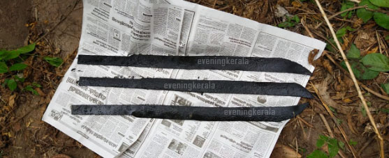 താനൂരിൽ കിണറ്റിൽ  തുരുമ്പെടുക്കാതിരിക്കാൻ ഗ്രീസ് പുരട്ടിയ  നിലയിൽ  വാളുകൾ കണ്ടെത്തി
