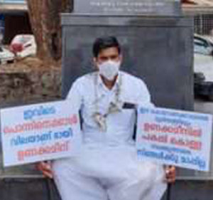 ഉണക്കമീനിന് കൊള്ള വില ഈടാക്കുന്നതില് പ്രതിക്ഷേധിച്ച് യുവാവിന്റെ ഒറ്റയാള് സമരം ഉണക്കമീനിന് കൊള്ള വില ഈടാക്കുന്നതില് പ്രതിക്ഷേധിച്ച് യുവാവിന്റെ ഒറ്റയാള് സമരം