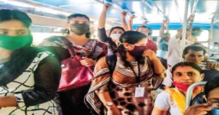 യാത്രക്കാരെ കുത്തിനിറച്ച്‌ കണ്ണൂരില്‍ സര്‍വീസ് നടത്തിയ സ്വകാര്യ ബസ് പൊലീസ് കസ്റ്റഡിയിലെടുത്തു