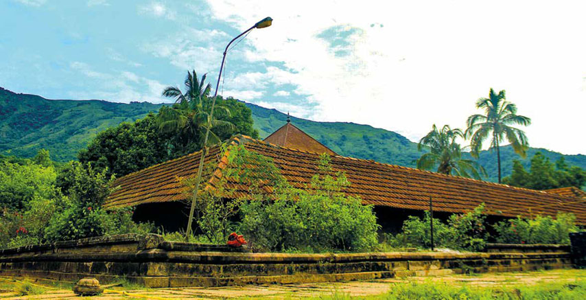 തിരുനെല്ലി ക്ഷേത്ര ദര്ശനം നിര്ത്തിവെച്ചു തിരുനെല്ലി ക്ഷേത്ര ദര്ശനം നിര്ത്തിവെച്ചു