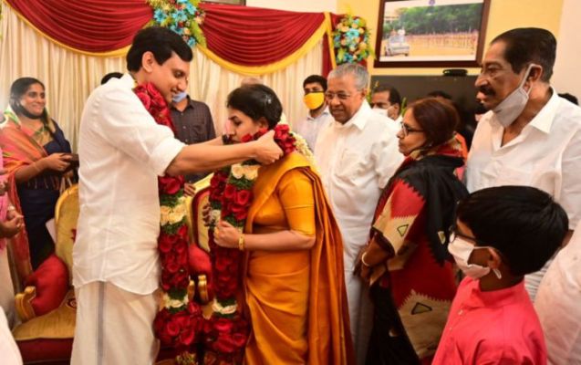 മുഖ്യമന്ത്രി പിണറായി വിജയന്റെ മകള് വിവാഹിതയായി മുഖ്യമന്ത്രി പിണറായി വിജയന്റെ മകള് വിവാഹിതയായി
