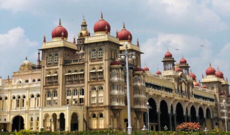 ജീവനക്കാരന്റെ ബന്ധുവിന് കൊവിഡ്; മൈസൂര്‍ കൊട്ടാരം അടച്ചു