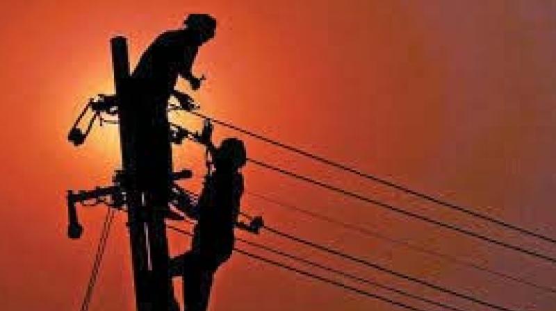 കേരളം പവർകട്ടിലേക്ക്; കടുത്ത നിയന്ത്രണം വേണ്ടി വരുമെന്ന് വൈദ്യുതി മന്ത്രി കേരളം പവർകട്ടിലേക്ക്; കടുത്ത നിയന്ത്രണം വേണ്ടി വരുമെന്ന് വൈദ്യുതി മന്ത്രി