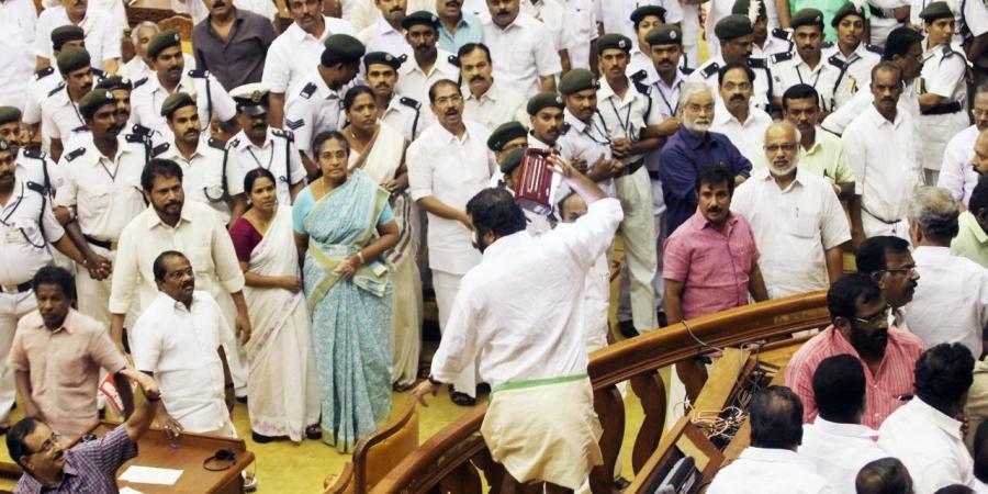സര്‍ക്കാരിന് തിരിച്ചടി; നിയമസഭ കയ്യാങ്കളി കേസ് പിന്‍വലിക്കണമെന്ന അപേക്ഷ കോടതി  തള്ളി