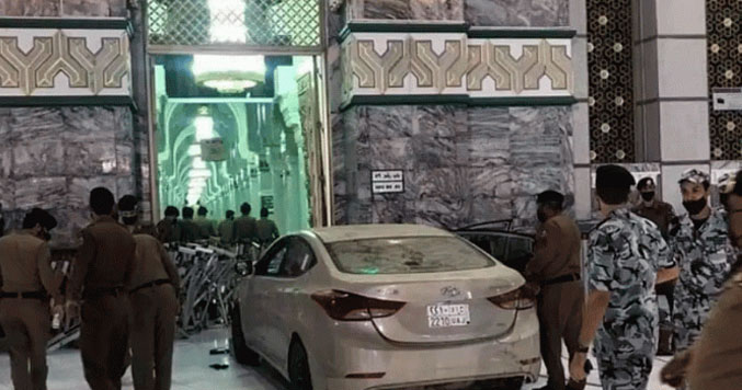 മക്കയിലെ കഅ്ബ ഉള്‍ക്കൊള്ളുന്ന ഹറം പള്ളിയിലേക്ക് കാര്‍ ഇടിച്ചു കയറ്റി; ഒരാള്‍ അറസ്റ്റില്‍  ( വീഡിയോ )