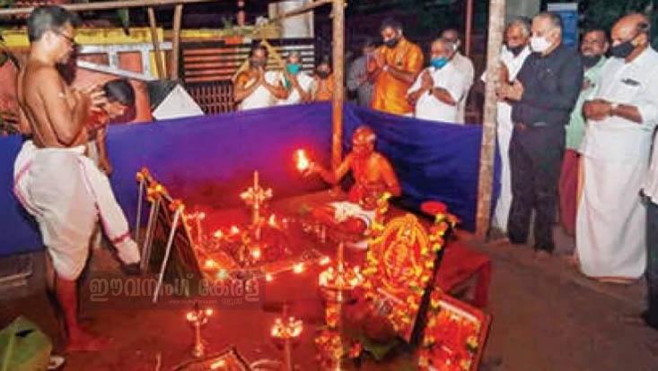 ഭക്തിനിർഭരമായ പൂജകളോടെ മാനാഞ്ചിറ അയ്യപ്പൻവിളക്ക് ആഘോഷിച്ചു