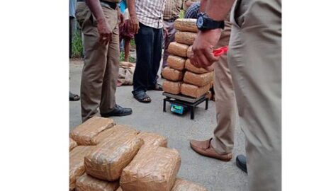 അങ്കമാലിയില്‍ കാറില്‍ കടത്തുകയായിരുന്ന 110 കിലോ കഞ്ചാവുമായി മൂന്നു പേര്‍ പിടിയില്‍