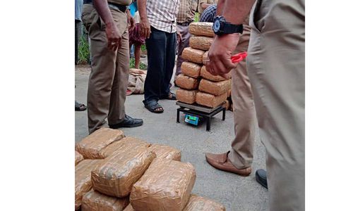 അങ്കമാലിയില്‍ കാറില്‍ കടത്തുകയായിരുന്ന 110 കിലോ കഞ്ചാവുമായി മൂന്നു പേര്‍ പിടിയില്‍