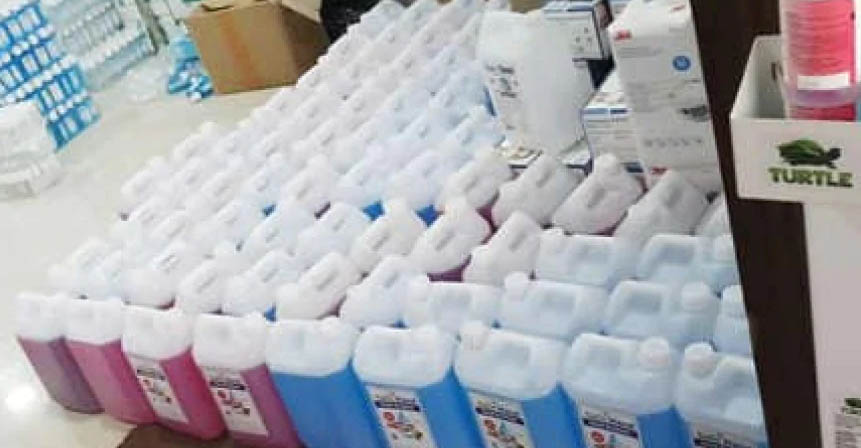 കോഴിക്കോട്ട് ഒമ്പതുലക്ഷം രൂപയുടെ സാനിറ്റൈസർ പിടികൂടി ; നിയമവിരുദ്ധമായി നിർമിച്ചതെന്ന് ഡ്രഗ് കൺട്രോൾ വിഭാഗം