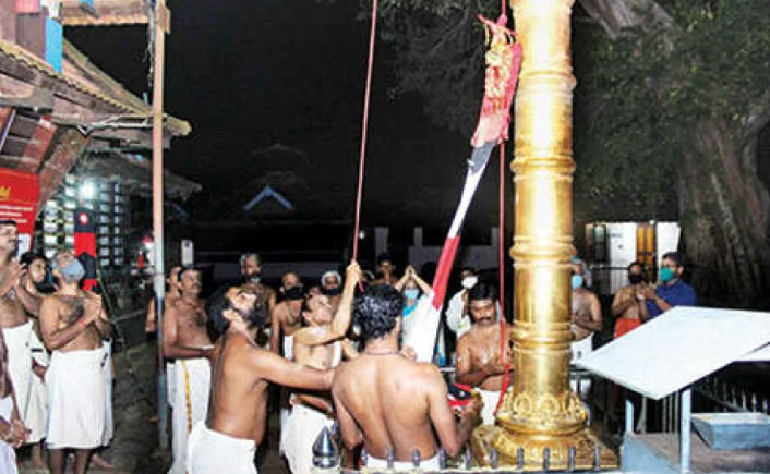 തിരുമാന്ധാംകുന്ന് ഭഗവതീക്ഷേത്രത്തിൽ പൂരം കൊടിയേറി തിരുമാന്ധാംകുന്ന് ഭഗവതീക്ഷേത്രത്തിൽ പൂരം കൊടിയേറി