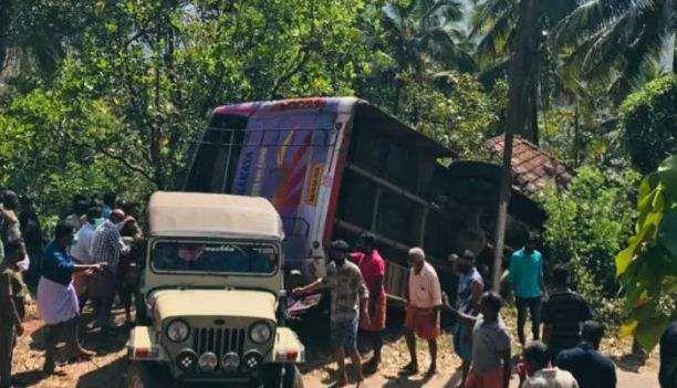 പാണത്തൂര് ബസപകടം: ഡ്രൈവറുടെ അശ്രദ്ധയും പരിചയക്കുറവുമെന്ന് റിപ്പോര്ട്ട് പാണത്തൂര് ബസപകടം: ഡ്രൈവറുടെ അശ്രദ്ധയും പരിചയക്കുറവുമെന്ന് റിപ്പോര്ട്ട്