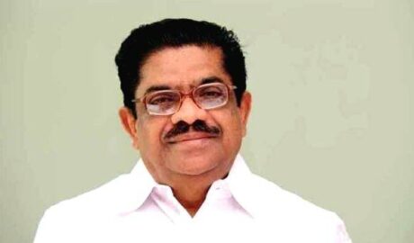 ‘പോരാളി ഷാജി’ക്കെതിരെ പരാതി നല്‍കി വിഎം സുധീരന്‍