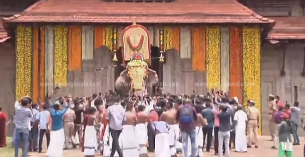 പൂരത്തിനൊരുങ്ങി തൃശ്ശൂര്; പാറമേക്കാവിലും തിരുവമ്പാടിയിലും കൊടിയേറി പൂരത്തിനൊരുങ്ങി തൃശ്ശൂര്; പാറമേക്കാവിലും തിരുവമ്പാടിയിലും കൊടിയേറി