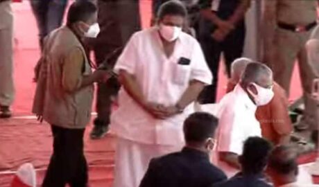 സത്യപ്രതിജ്ഞയ്ക്കായി മുഖ്യമന്ത്രി തിരുവനന്തപുരത്ത് എത്തി സത്യപ്രതിജ്ഞ 3:30 ന്‌