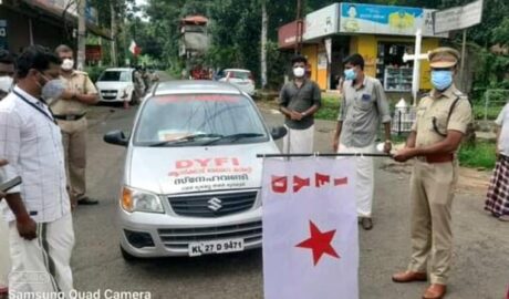 പെരുമാറ്റ ചട്ടം ലംഘിച്ച് ഡിവൈഎഫ്ഐയുടെ പരിപാടിയിൽ പങ്കെടുത്ത് പോലീസ് സബ്ഇൻസ്പെക്ടർ;കൊടി വീശിയത് യൂണിഫോമിൽ