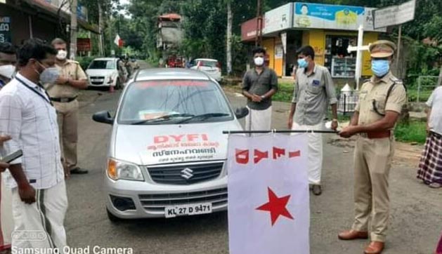 പെരുമാറ്റ ചട്ടം ലംഘിച്ച് ഡിവൈഎഫ്ഐയുടെ പരിപാടിയിൽ പങ്കെടുത്ത് പോലീസ് സബ്ഇൻസ്പെക്ടർ;കൊടി വീശിയത് യൂണിഫോമിൽ പെരുമാറ്റ ചട്ടം ലംഘിച്ച് ഡിവൈഎഫ്ഐയുടെ പരിപാടിയിൽ പങ്കെടുത്ത് പോലീസ് സബ്ഇൻസ്പെക്ടർ;കൊടി വീശിയത് യൂണിഫോമിൽ