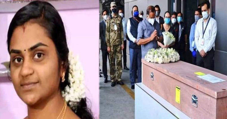 സൗമ്യയുടെ മൃതദേഹം ഉച്ചയോടെ നെടുമ്പാശേരിയില് എത്തിക്കും സൗമ്യയുടെ മൃതദേഹം ഉച്ചയോടെ നെടുമ്പാശേരിയില് എത്തിക്കും