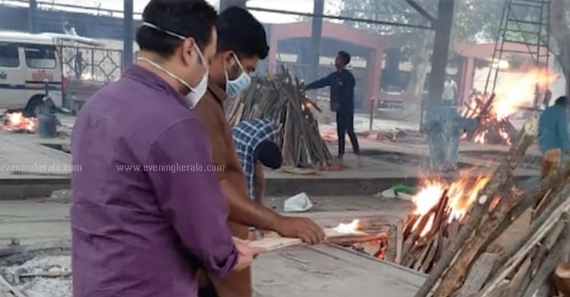 മകന് കോവിഡ് ബാധിച്ചു , അമ്മയുടെ സംസ്കാരം മുടങ്ങി; അന്ത്യകർമങ്ങള്ചെയ്ത് ഡോക്ടർ മകന് കോവിഡ് ബാധിച്ചു , അമ്മയുടെ സംസ്കാരം മുടങ്ങി; അന്ത്യകർമങ്ങള്ചെയ്ത് ഡോക്ടർ