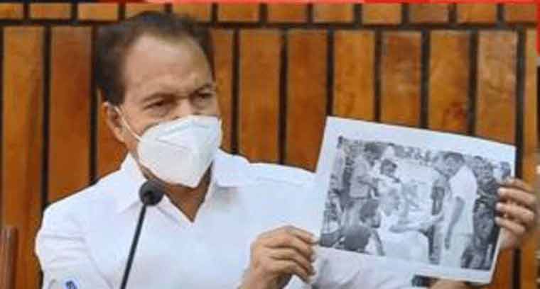 മരംമുറി കേസിലെ പ്രതികള് മുഖ്യമന്ത്രിക്കൊപ്പം നില്ക്കുന്ന ചിത്രം നിയമസഭയില് എടുത്തുയര്ത്തി പി ടി തോമസ് മരംമുറി കേസിലെ പ്രതികള് മുഖ്യമന്ത്രിക്കൊപ്പം നില്ക്കുന്ന ചിത്രം നിയമസഭയില് എടുത്തുയര്ത്തി പി ടി തോമസ്