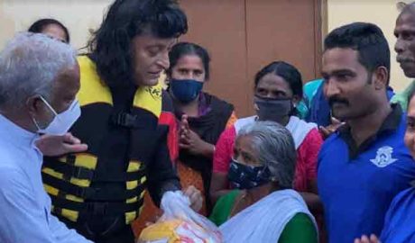 പ്രളയ ബാധിതർക്ക് സാന്ത്വനമേകി ബോബി ഫാൻസ്‌
