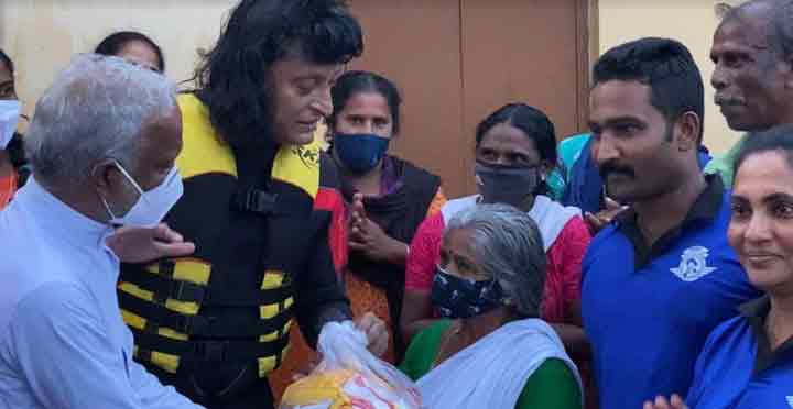 പ്രളയ ബാധിതർക്ക് സാന്ത്വനമേകി ബോബി ഫാൻസ് പ്രളയ ബാധിതർക്ക് സാന്ത്വനമേകി ബോബി ഫാൻസ്