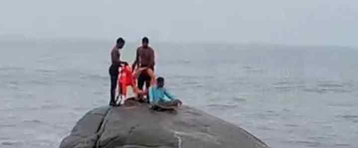 കടലിലെ പാറയിൽ ധ്യാനമിരിക്കാൻ പോയി; പിന്നാലെ കടല്ക്ഷോഭം, കുടുങ്ങി യുവാവ് കടലിലെ പാറയിൽ ധ്യാനമിരിക്കാൻ പോയി; പിന്നാലെ കടല്ക്ഷോഭം, കുടുങ്ങി യുവാവ്