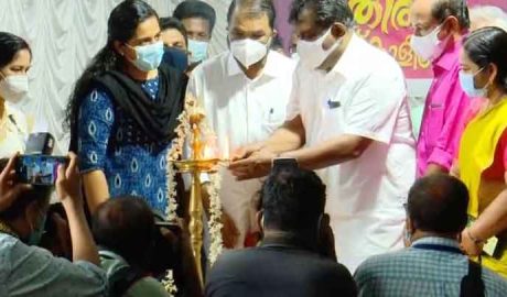 ആഘോഷമായി പ്രവേശനോത്സവം; സംസ്ഥാനത്തെ സ്‌കൂളുകൾ തുറന്നു