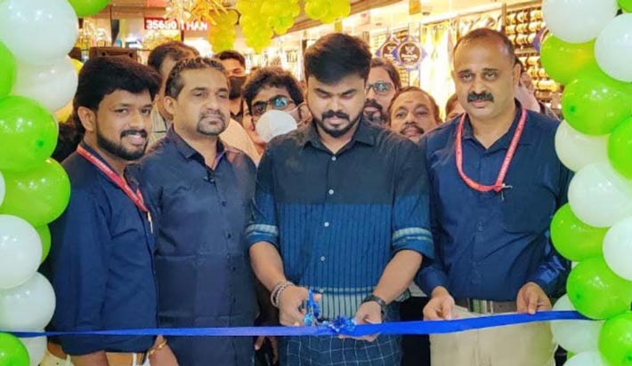 ബോബി ചെമ്മണൂര് ഇന്റര്നാഷണല് ജ്വല്ലേഴ്സില് ബട്ടര്ഫ്ളൈ ഡയമണ്ട് ഫെസ്റ്റ് ആരംഭിച്ചു ബോബി ചെമ്മണൂര് ഇന്റര്നാഷണല് ജ്വല്ലേഴ്സില് ബട്ടര്ഫ്ളൈ ഡയമണ്ട് ഫെസ്റ്റ് ആരംഭിച്ചു