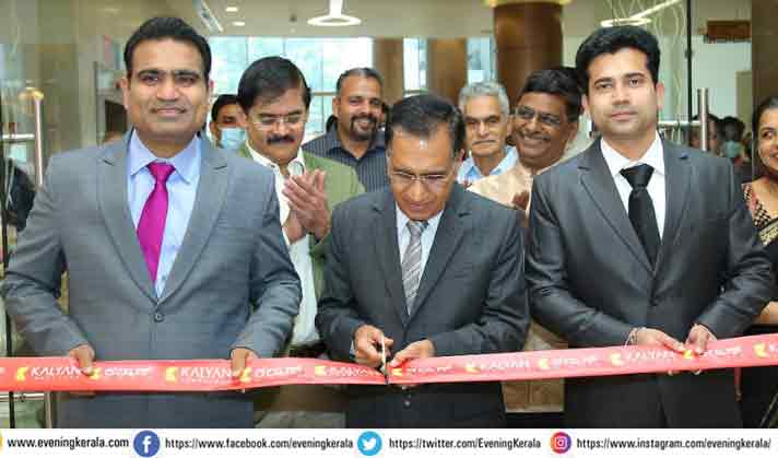 കല്യാണ്‍ ജൂവലേഴ്സിന്‍റെ പുതിയ ഷോറൂം  ബംഗളുരു രാജാജി നഗറിലെ ഗ്ലോബല്‍ മാള്‍സില്‍ തുറന്നു