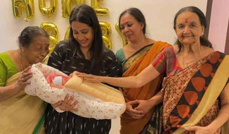 നാലു തലമുറകൾ ഒരുമിച്ച് ഒറ്റ ഫ്രെമിൽ ; അമൂല്യ ചിത്രം പങ്കുവച്ച് സൗഭാഗ്യ