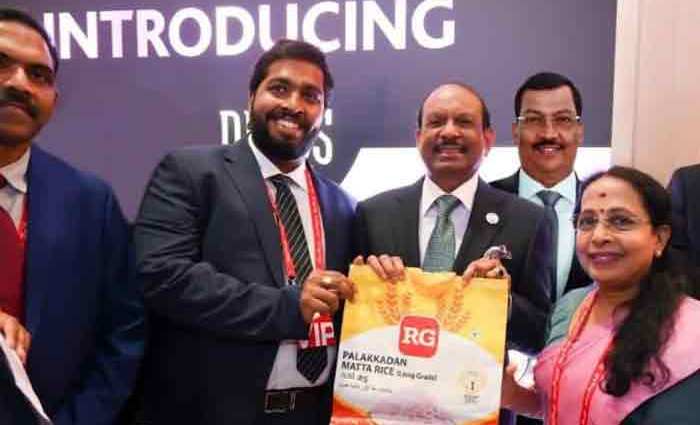 ആര്‍ ജി ഫുഡ്‌സിന്റെ മട്ട റൈസ് എം എ യുസുഫ് അലി വിപണിയിലിറക്കി