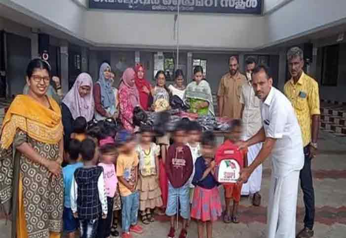 എസ്ഡിപിഐ വിതരണം ചെയ്ത ബാഗിൽ വിവാദ സ്റ്റിക്കർ: വിശദീകരണം തേടി വിദ്യാഭ്യാസവകുപ്പ് എസ്ഡിപിഐ വിതരണം ചെയ്ത ബാഗിൽ വിവാദ സ്റ്റിക്കർ: വിശദീകരണം തേടി വിദ്യാഭ്യാസവകുപ്പ്